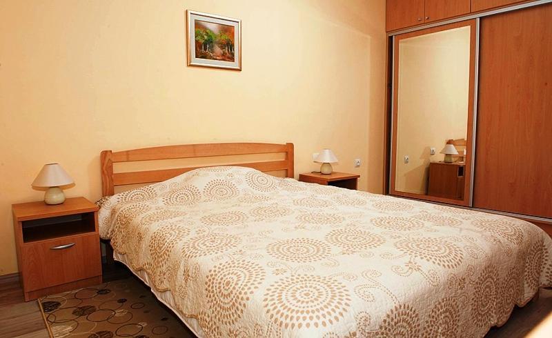 Spacious 1 Bedroom 4 Star Apartment, Млини Экстерьер фото