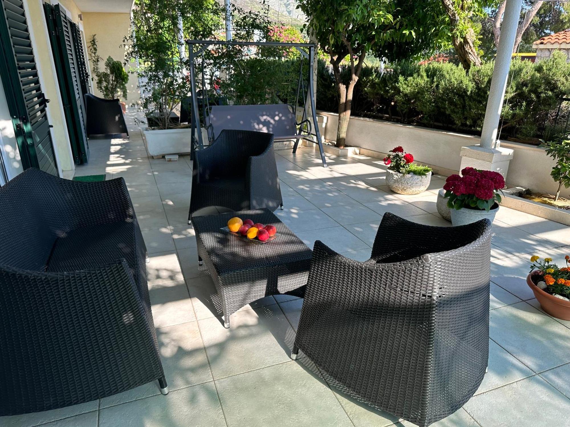 Spacious 1 Bedroom 4 Star Apartment, Млини Экстерьер фото