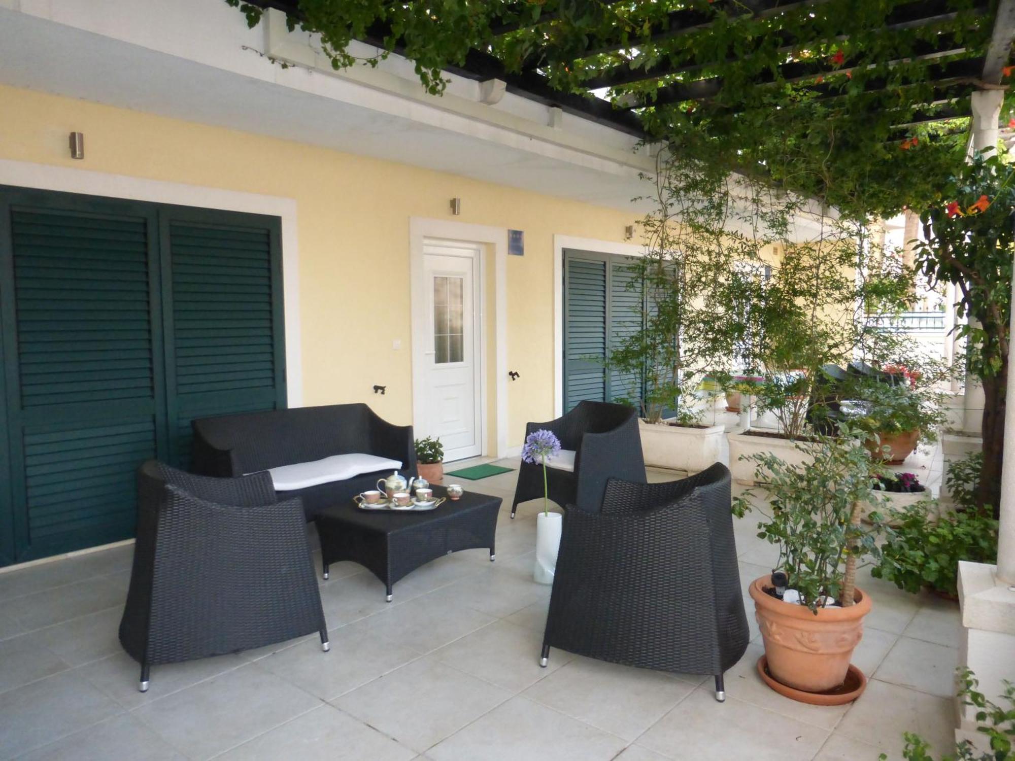 Spacious 1 Bedroom 4 Star Apartment, Млини Экстерьер фото