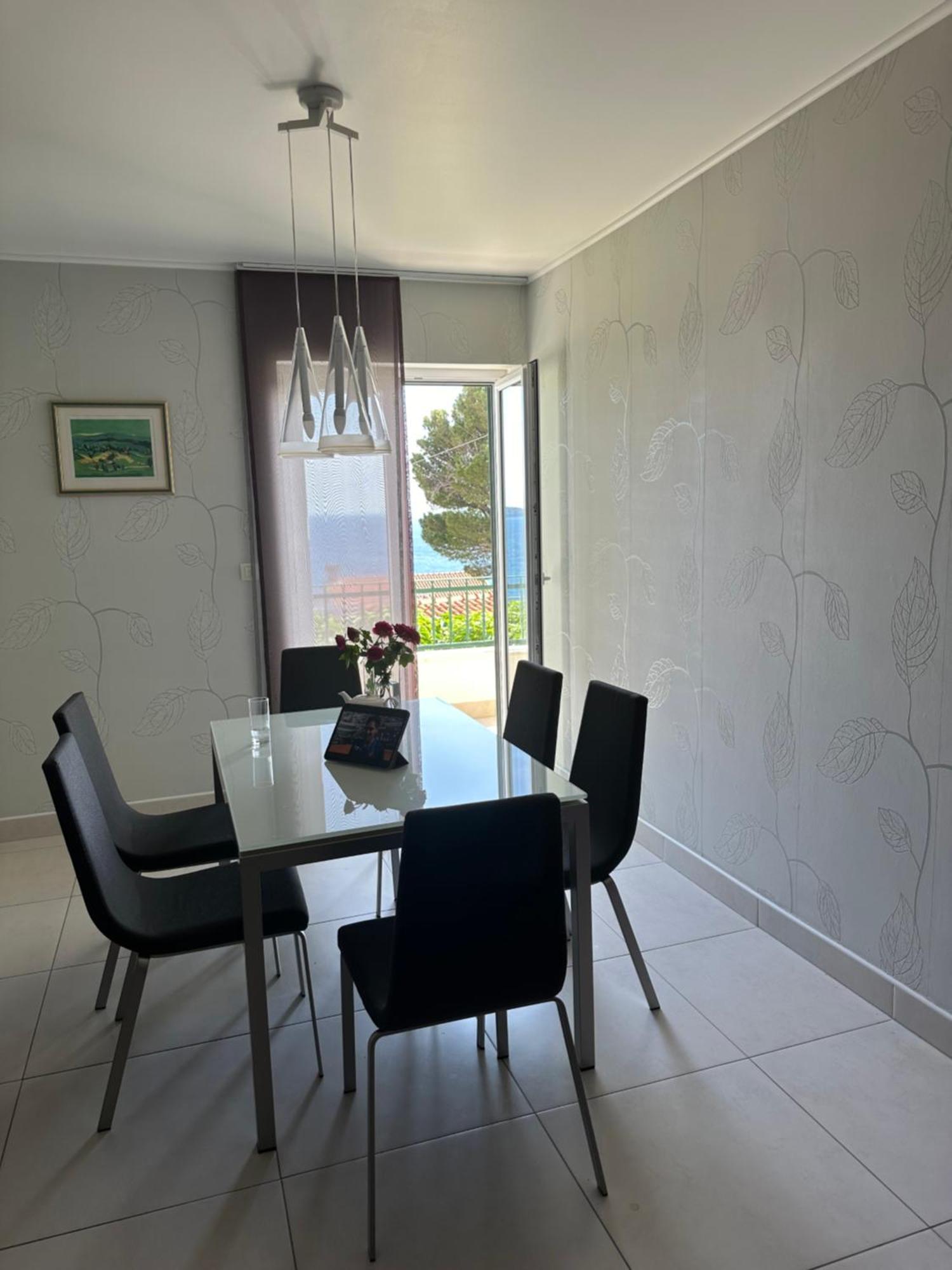 Spacious 1 Bedroom 4 Star Apartment, Млини Экстерьер фото