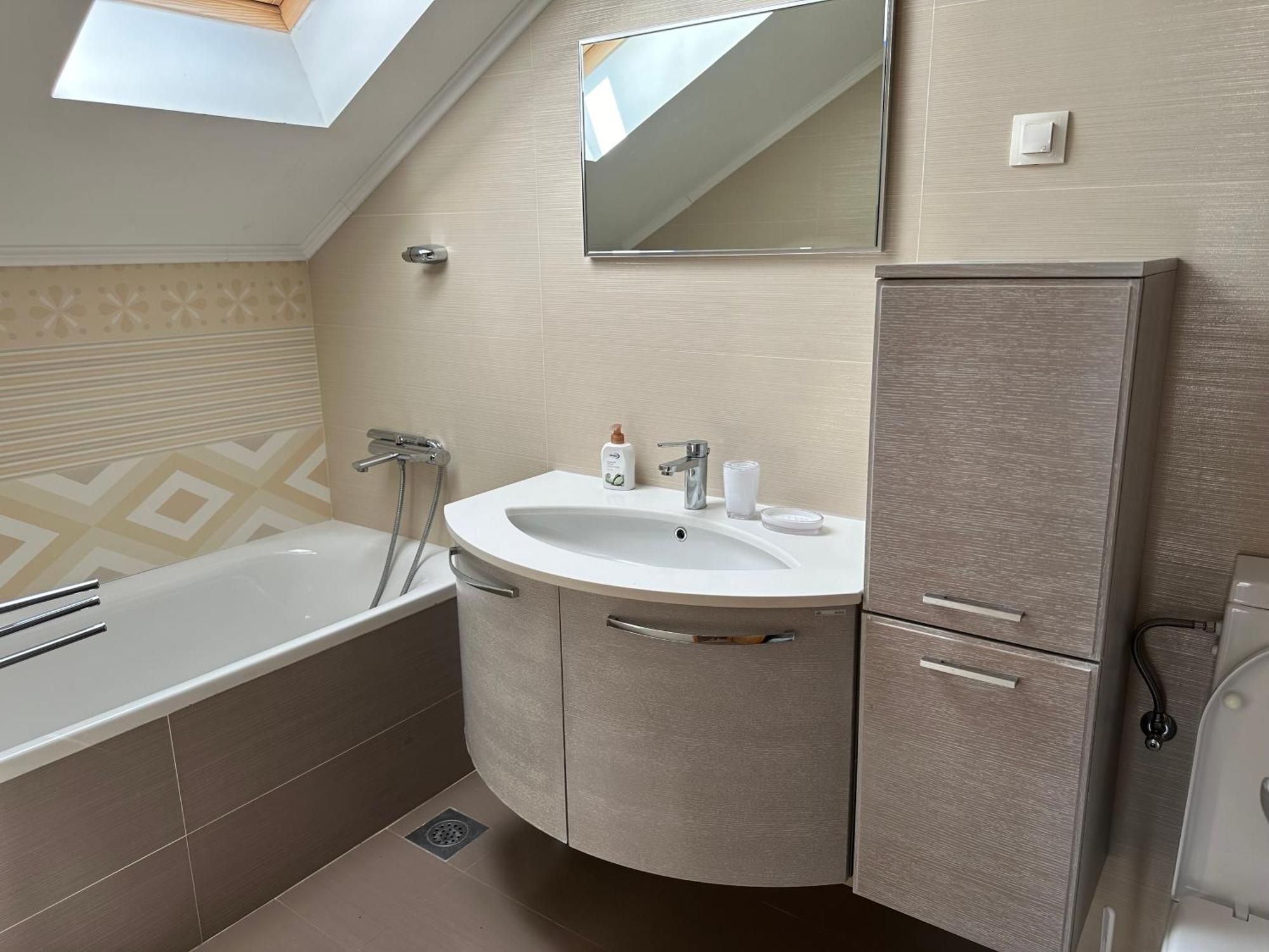 Spacious 1 Bedroom 4 Star Apartment, Млини Экстерьер фото