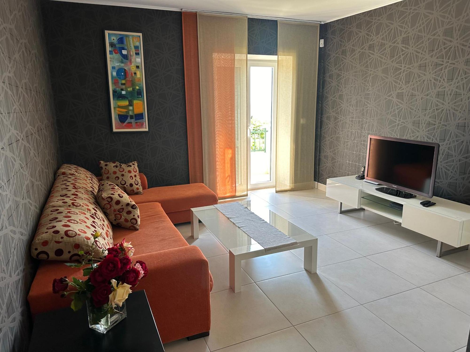 Spacious 1 Bedroom 4 Star Apartment, Млини Экстерьер фото
