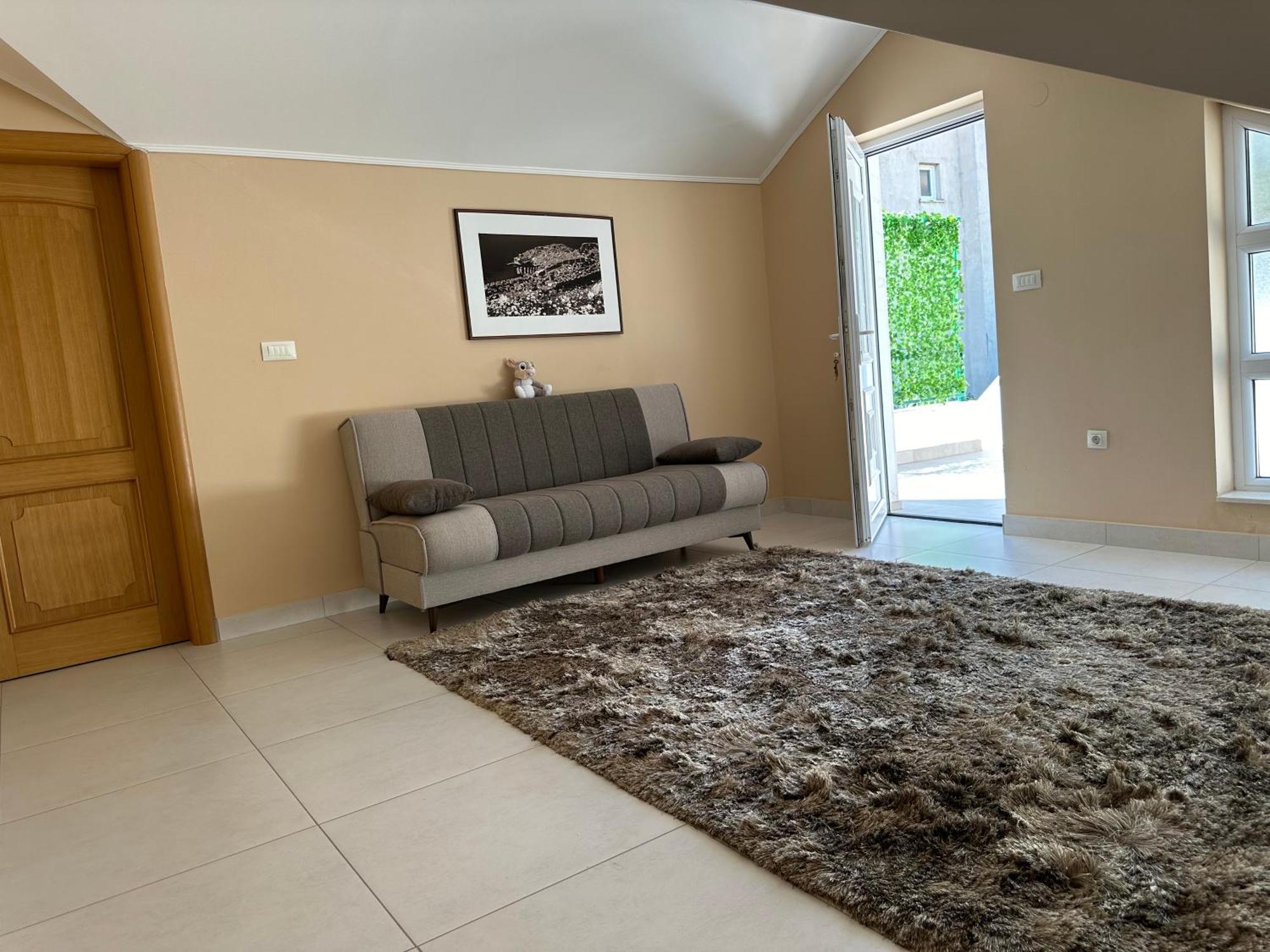 Spacious 1 Bedroom 4 Star Apartment, Млини Экстерьер фото